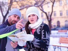 Податливая итальянская туристка Франческа Ди Каприо получает в задницу член нового знакомого