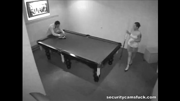 Русский секс на скрытную камеру  в биллиардной   на раздевание