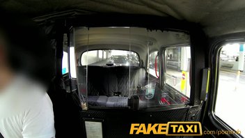 FakeTaxi - Туристка из Канады получат трах по-королевски